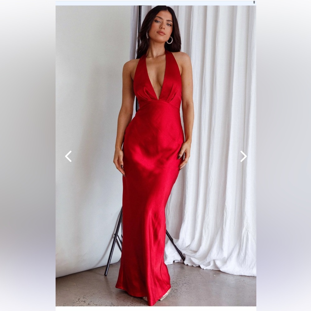 Selfie Leslie Red Plunge Slit Cocktail Gown
